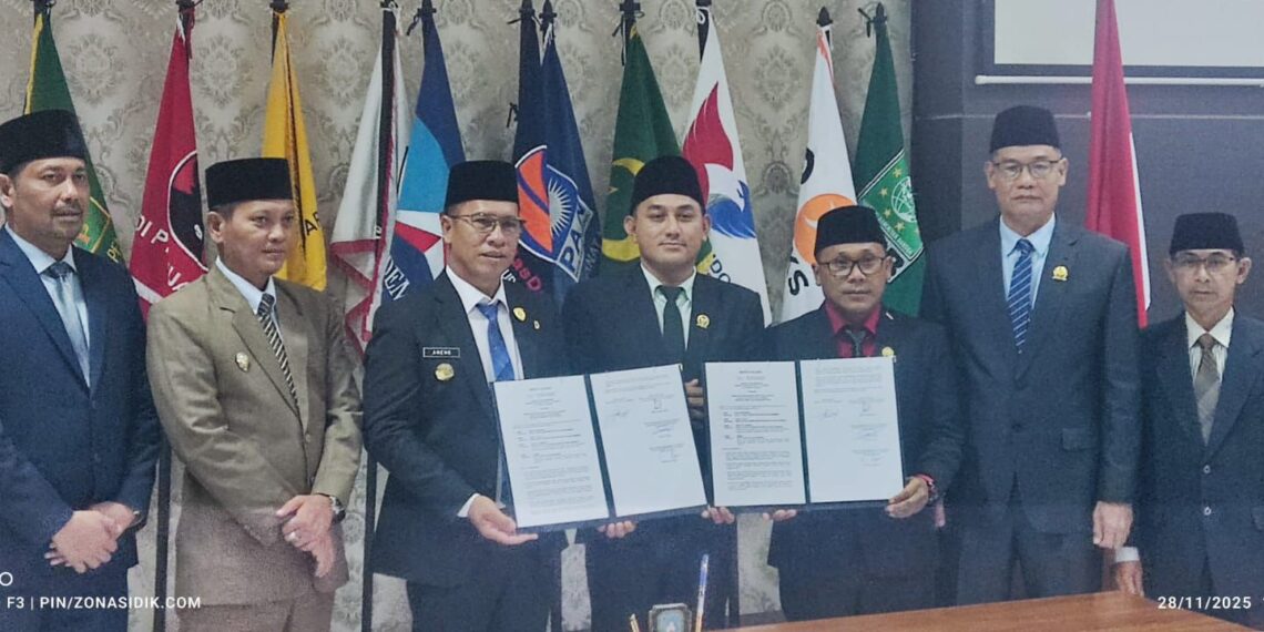 Ketua DPRD Anambas Sampaikan Pengantar Rapat Paripurna Pengesahan APBD 2026 dan Perda Kawasan Tanpa Rokok