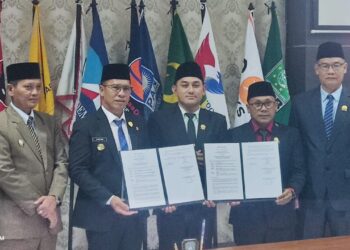 Ketua DPRD Anambas Sampaikan Pengantar Rapat Paripurna Pengesahan APBD 2026 dan Perda Kawasan Tanpa Rokok