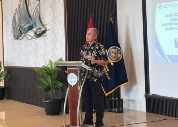 Kepala Bandara Letung Denny Armanto saat berikan sambutan