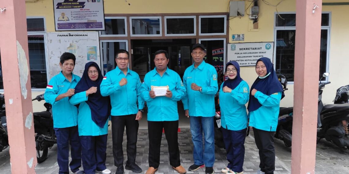 Kelurahan Tarempa Serahkan Donasi Rp. 16 Juta untuk Korban Bencana di Sumatera