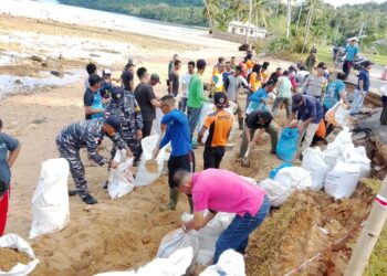 Pemerintah dan Warga Jemaja–Jemaja Barat Gotong Royong Perbaiki Jalan Abrasi di Desa Landak
