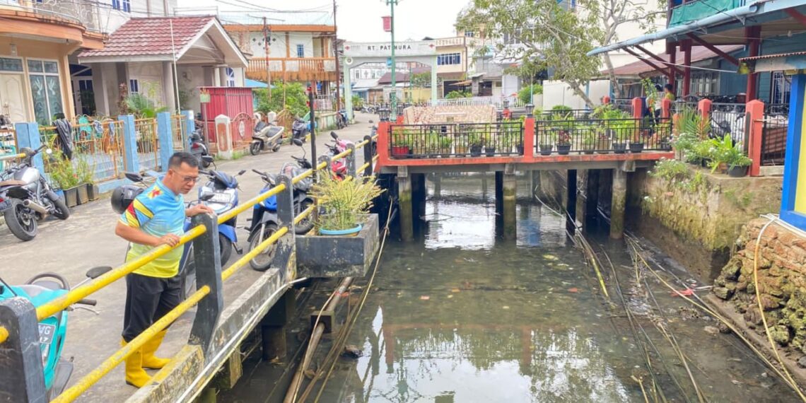Bupati Anambas Pimpin Gotong Royong Bersihkan Sungai Sugi, Ajak Warga Jaga Lingkungan