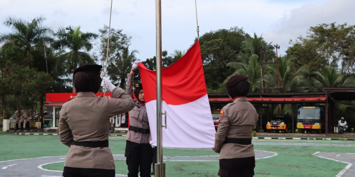 Srikandi Polri Garda Terdepan Upacara Hari Ibu ke-97 di Polres Natuna