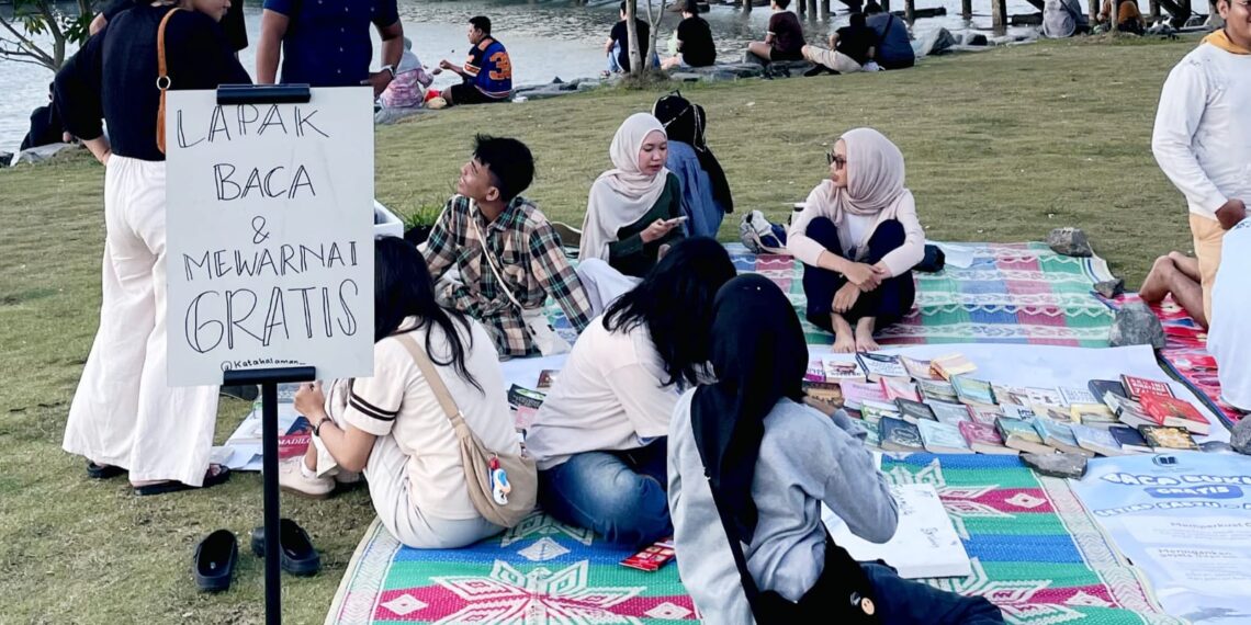 Komunitas Kata Halaman Hadirkan Program Baca dan Mewarnai Gratis di Taman Tugu Sirih