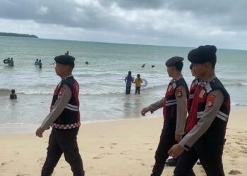 ‎Sat Samapta Polres Natuna Kolaborasi dengan Pos Pengamanan, Jaga Keamanan Wisata Pantai