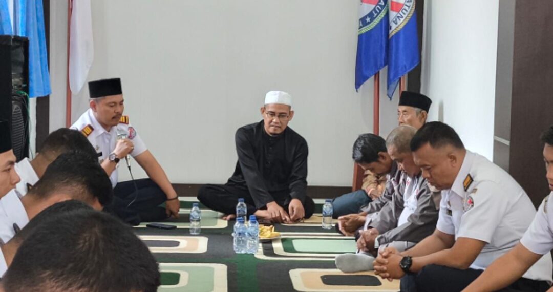 Stasiun Bakamla Natuna Peringati HUT ke-20 dengan Tausiah dan Potong Tumpeng