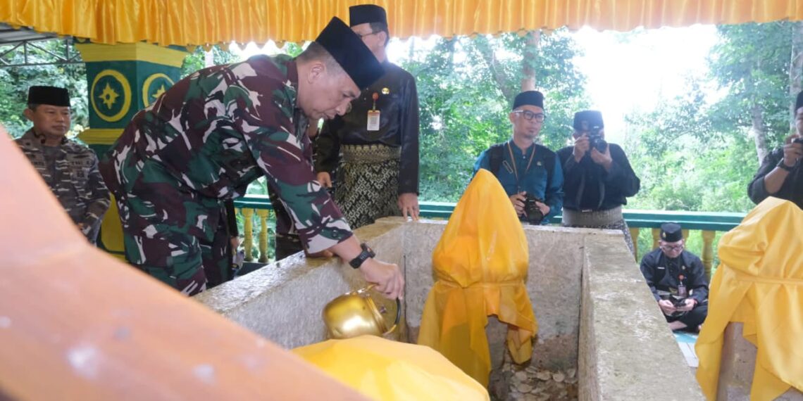 Hari Jadi ke-242 Kota Tanjungpinang, Dandim 0315/Tanjungpinang Hadiri Ziarah Makam Tokoh Melayu