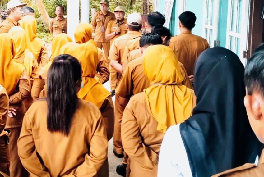 Pimpin Apel Pagi, Kapala Puskesmas Jemaja Barat Tekankan Disiplin dan Pelayanan Prima