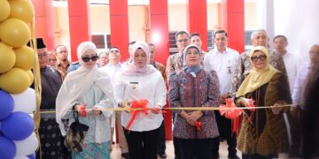 Wabup Bintan Deby Maryanti Dampingi Dirjen IKMA Resmikan Sentra Fashion Sri Kuala Lobam