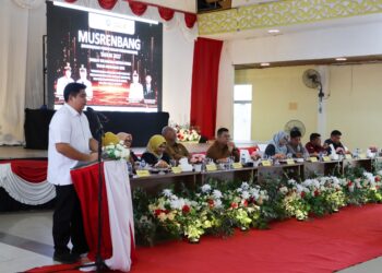 Bupati Bintan Roby Kurniawan, didampingi Sekretaris Daerah Kabupaten Bintan Ronny Kartika, membuka Musrenbang Kecamatan Bintan Utara (Binut) dan Kecamatan Seri Kuala Lobam (SKL)