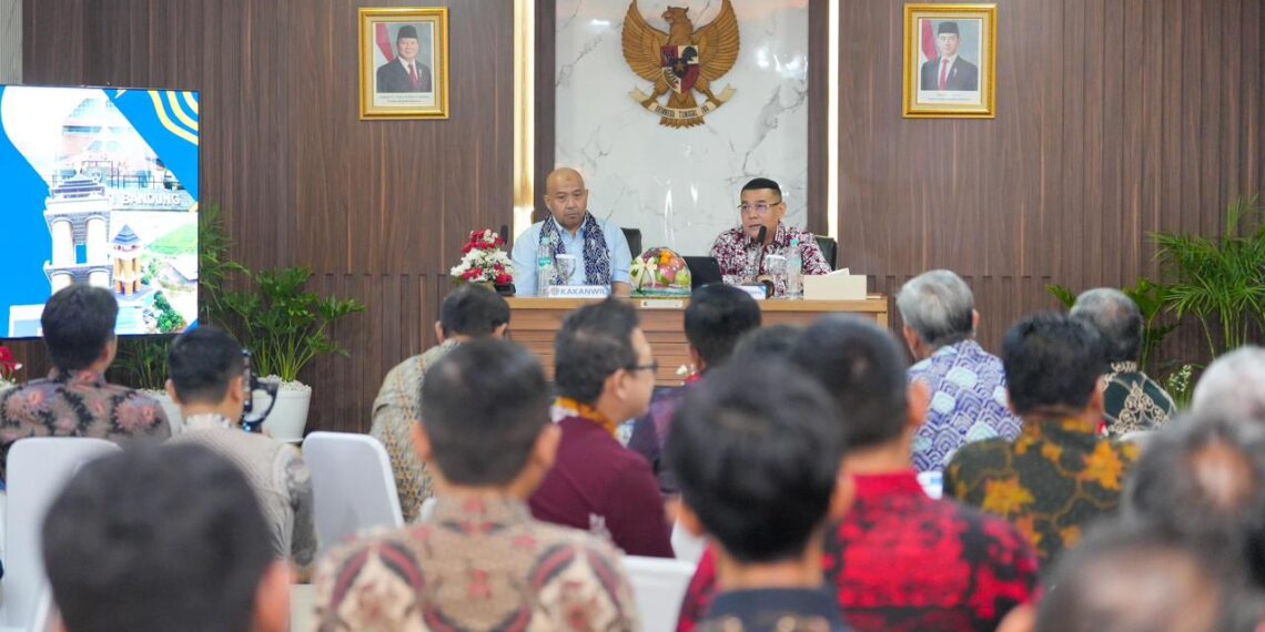 Arahan Wamen Ossy di Kantah Kabupaten Bandung: Kerja Sama untuk Hadirkan Layanan yang Murah, Cepat, dan Prudent