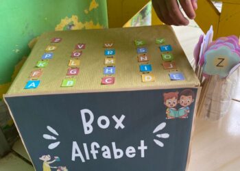 Mahasiswa PIAUD STAI Natuna Laksanakan Pengabdian Masyarakat dan Menyerahkan APE Box Alfabet ke TK Ath-Thayyibah