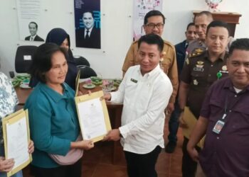 Dukung Legalitas Usaha, Halal Center Mathla’ul Anwar Serahkan 120 Sertifikat Halal Gratis Kepada UMKM Natuna 