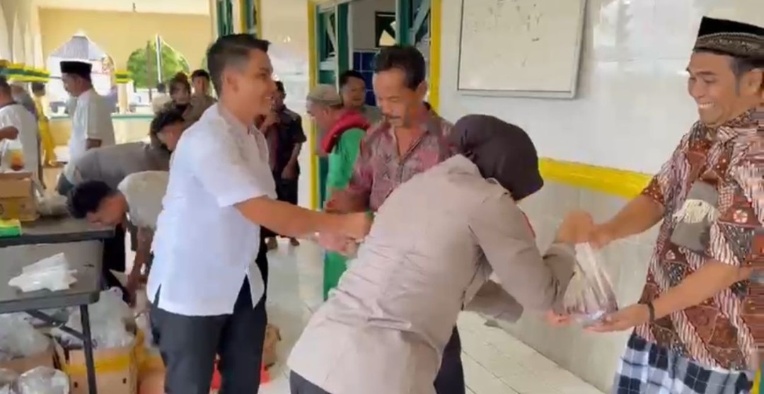 Polres Natuna Berbagi Jumat Berkah Pererat Kebersamaan 