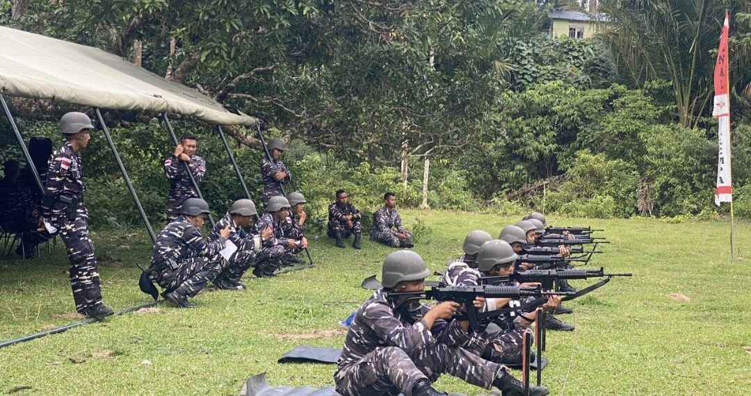 Lanal Tarempa Asah Kemampuan Tempur Prajurit lewat Latihan Menembak