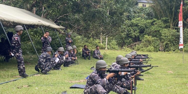 Lanal Tarempa Asah Kemampuan Tempur Prajurit lewat Latihan Menembak