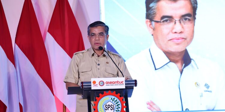 Hadapi Disrupsi AI, Menaker Ajak Serikat Pekerja Perkuat Upskilling dan Reskilling