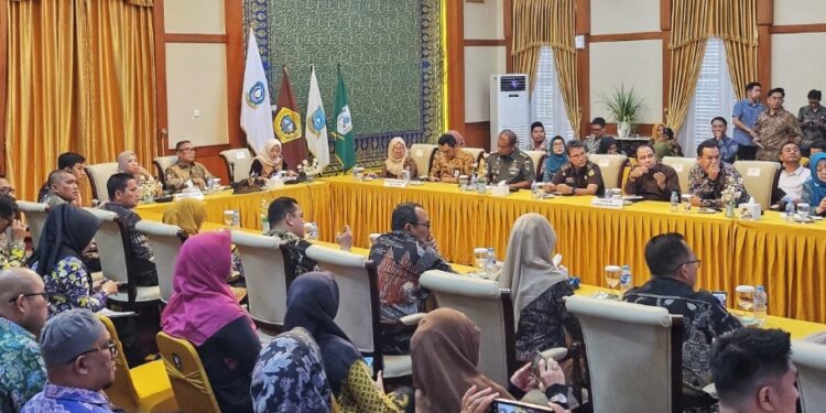 Rapat Evaluasi Pelaksanaan Program MBG di Provinsi Kepulauan Riau yang digelar di Gedung Daerah, Tanjungpinang, Kamis (5/2/2026)
