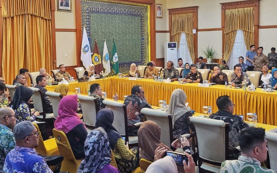 Rapat Evaluasi Pelaksanaan Program MBG di Provinsi Kepulauan Riau yang digelar di Gedung Daerah, Tanjungpinang, Kamis (5/2/2026)