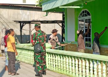 Polsek Tanjungpinang Barat Gelar Gotong Royong Bersihkan Surau Al-Mujahidin 