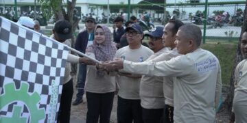 Pelepasan peserta jalan santai dalam rangka peringatan Bulan Keselamatan dan Kesehatan Kerja (K3) Nasional ke-56 Provinsi Kepulauan Riau di Lapangan Community Centre, BIP, Muka Kuning, Batam, Minggu (8/2/2026) pagi.