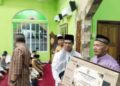 Safari Ramadan di Alur Jongkong, Bupati Karimun Serahkan Bantuan dan Ajak Warga Jaga Kebersihan