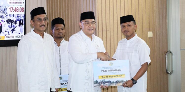 Berbagi di Bulan Suci Ramadan, Kementerian ATR/BPN Salurkan Bantuan untuk Pegawai Terdampak Bencana di Aceh