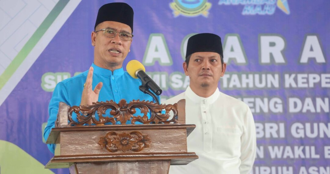 Bupati Anambas Aneng di dampingi Wakil Bupati Anambas Raja Bayu saat berikan sambutan satu Tahun Kepemimpinannya