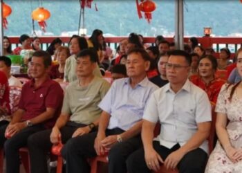 Bupati Anambas Aneng dan Istri hadiriperayaan Tahun Baru Imlek 2577 Kongzili/2026 bersama masyarakat Tionghoa di Vihara Gunung Dewa Siantan