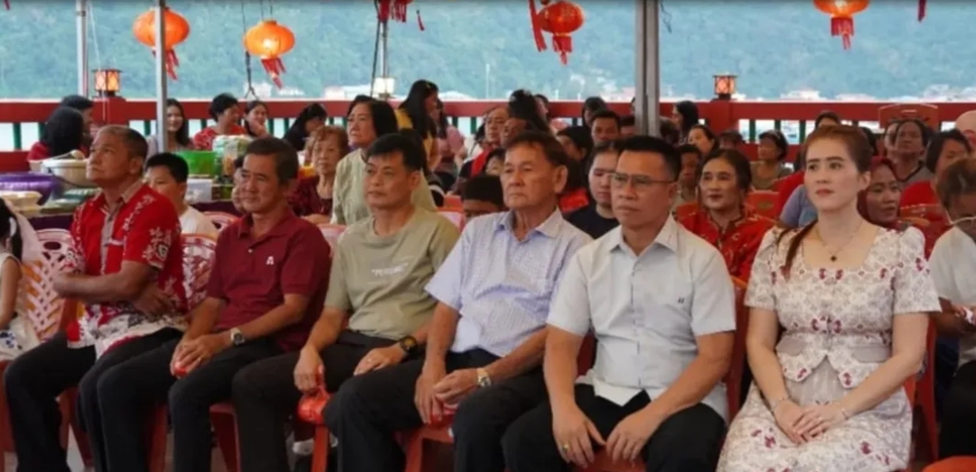 Bupati Anambas Aneng dan Istri hadiriperayaan Tahun Baru Imlek 2577 Kongzili/2026 bersama masyarakat Tionghoa di Vihara Gunung Dewa Siantan