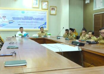 Bupati Anambas didampingi Sekretaris Daerah, di ikuti sejumlah Kapala OPD Pemda Anambas saat kegiatan Sosialisasi berlangsung