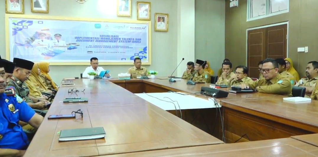 Bupati Anambas didampingi Sekretaris Daerah, di ikuti sejumlah Kapala OPD Pemda Anambas saat kegiatan Sosialisasi berlangsung