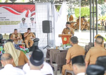 Wali Kota Tanjungpinang saat melaksanakan Musrenbang Tingkat Kelurahan Seijang Tahun 2026
