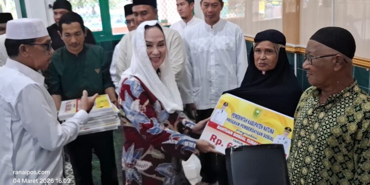 Safari Ramadan di Sedanau, Bupati Natuna Kembali Salurkan Bantuan