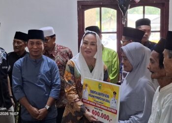 Safari Ramadan di Ceruk, Bupati Natuna Serahkan Berbagai Bantuan