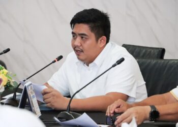 Bupati Bintan Roby Kurniawan saat menghadiri rapat harmonisasi Rancangan Peraturan Daerah (Ranperda) tentang Rencana Tata Ruang Wilayah (RTRW) Provinsi Kepulauan Riau bersama Panitia Khusus (Pansus) DPRD Kepri