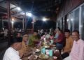 Ketua Bamus Deva Syafutra bermasa Kades se Pulau Jemaja saat Bukber 17 Ramadhan di Rm. Hanania
