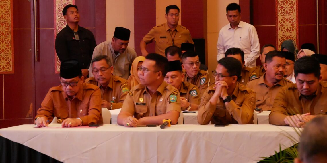 Bupati Anambas Aneng saat menghadiri Rakor Pengendalian Inflasi di Aula Wan Seri Beni, Dompak, Senin (9/3/2026). F - Istimewa