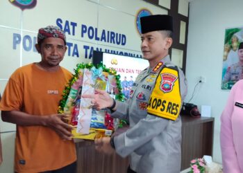 Kapolresta Tanjungpinang Kunjungi Sat Polairud, Berbagi Takjil dan Bantuan Sosial