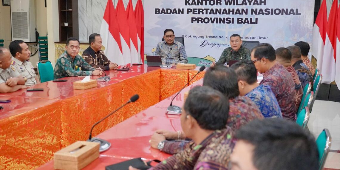 Apresiasi Capaian Jajaran di Bali, Wamen Ossy Tekankan Pentingnya Peningkatan Kualitas Pelayanan dan Data Pertanahan