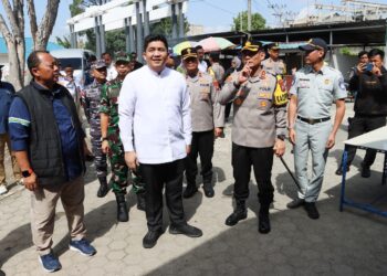 Bupati Bintan Roby Kurniawan saat turun langsung meninjau Pos Pelayanan (Pos Yan) dan Pos Pengamanan (Pos Pam) dalam rangka Operasi Ketupat Seligi 2026.