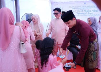 Hari Pertama Lebaran, Ribuan Warga Padati Open House Wabup Bintan Deby Maryanti