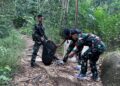 Prajurit Gardapati Gelar Halal Bihalal Sambil Bersihkan Gunung Ranai