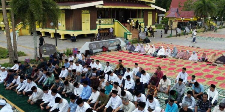 Langit Masih Enggan Menurunkan Hujan, Pemprov Kepri Gelar Shalat Istisqa di Pulau Penyengat
