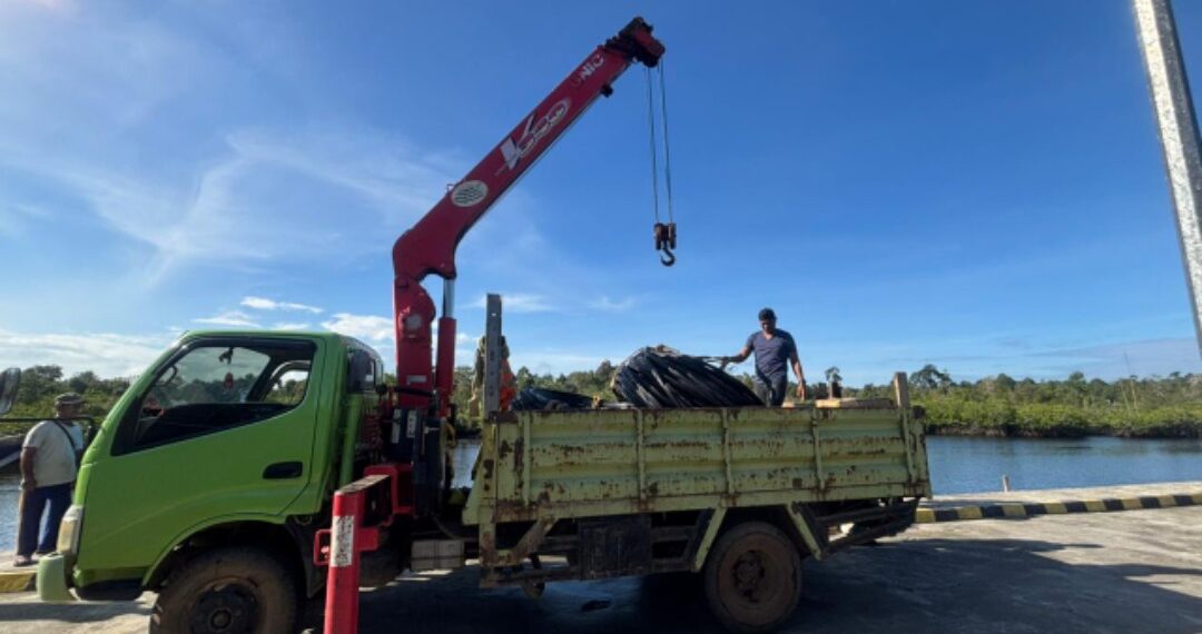 Perluasan SPAM Sedanau Dikebut, Dirut PDAM Tirta Nusa Kawal Pengiriman Material