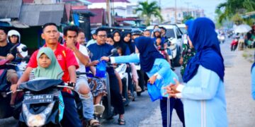 Takjil Gratis Warnai Aksi Ramadhan PIA Ardhya Garini Lanud RSA Natuna 