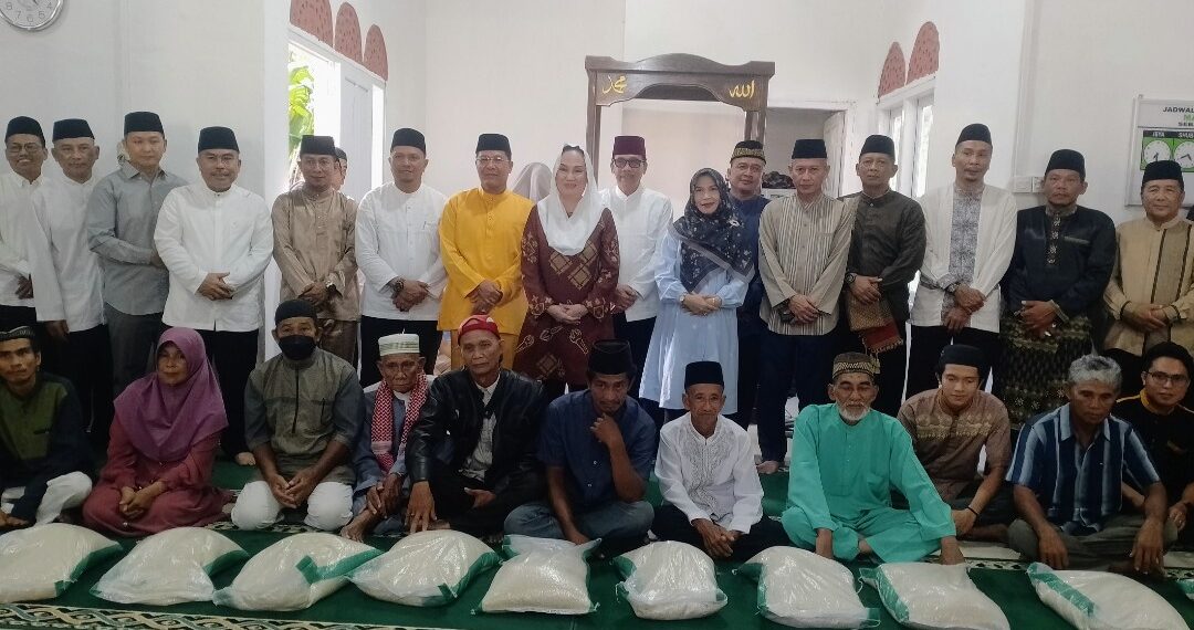 Safari Ramadhan di Batu Gajah, Bupati Natuna Salurkan Berbagai Bantuan Sosial kepada Masyarakat