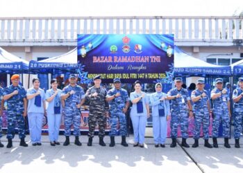 Lanud RSA Natuna Gelar Bazar Ramadhan TNI, Bantu Masyarakat Dapatkan Sembako Murah