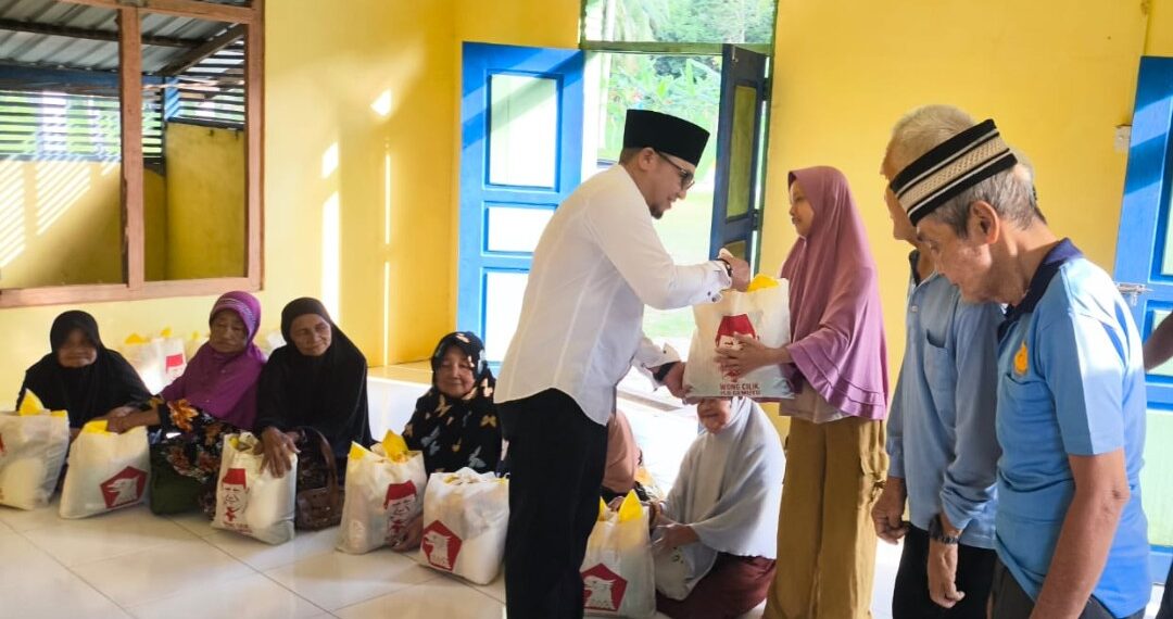 Momentum HUT Gerindra ke-18, Marzuki Salurkan Paket Sembako untuk Warga Natuna