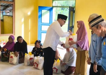 Momentum HUT Gerindra ke-18, Marzuki Salurkan Paket Sembako untuk Warga Natuna